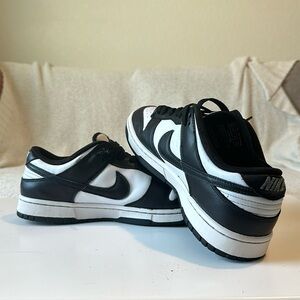 Nike dunk low “panda”